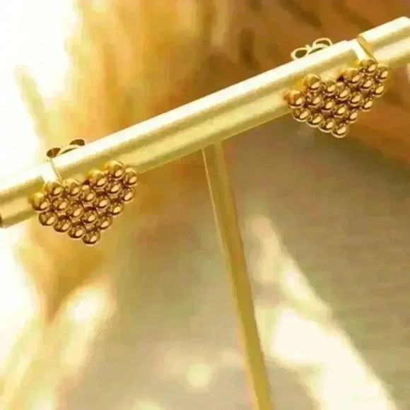 18k Gold Filled Beaded Heart Stud Earrings - Picture 3 of 3